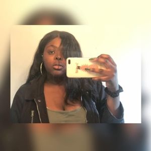 Meet your Posher, Amira